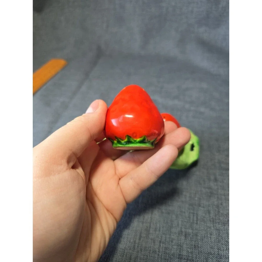 Vintage Ceramic Strawberry Salt & Pepper Shaker Made In Japan Cottagecore Cute